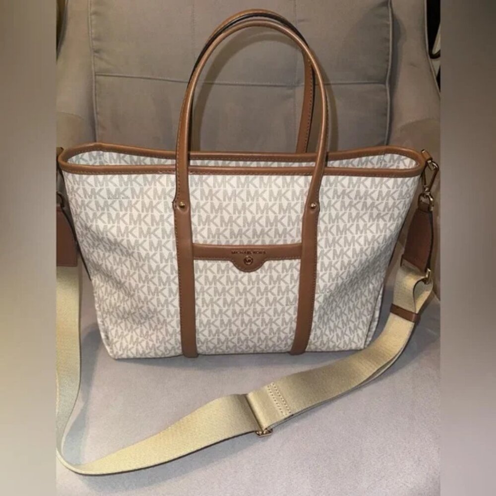 Michael Kors Beck MK Signature Convertible Tote Bag in Vanilla